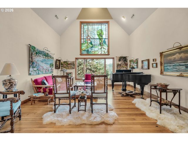 309 GRANITE St, Ashland, OR 97520