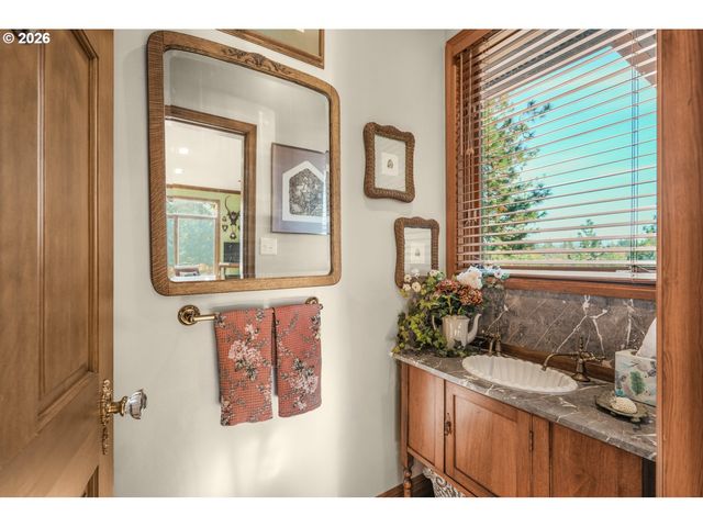 309 GRANITE St, Ashland, OR 97520