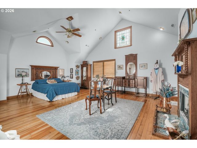 309 GRANITE St, Ashland, OR 97520