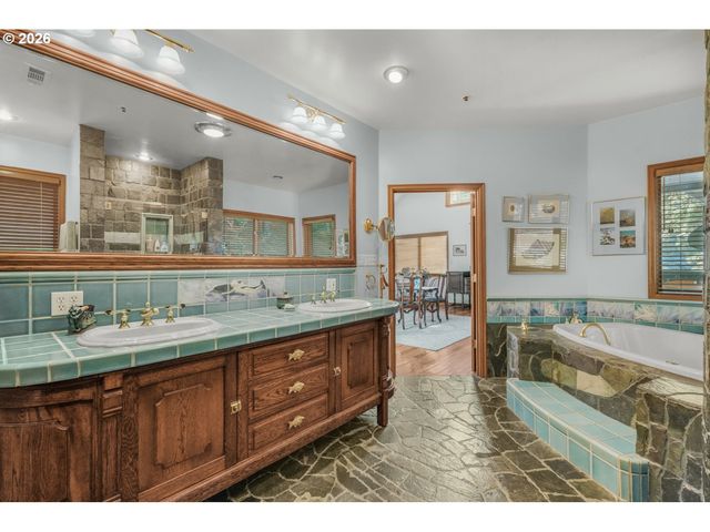 309 GRANITE St, Ashland, OR 97520