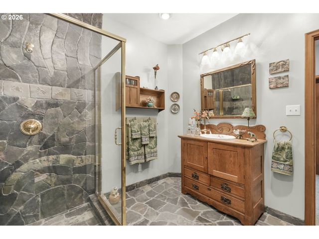 309 GRANITE St, Ashland, OR 97520