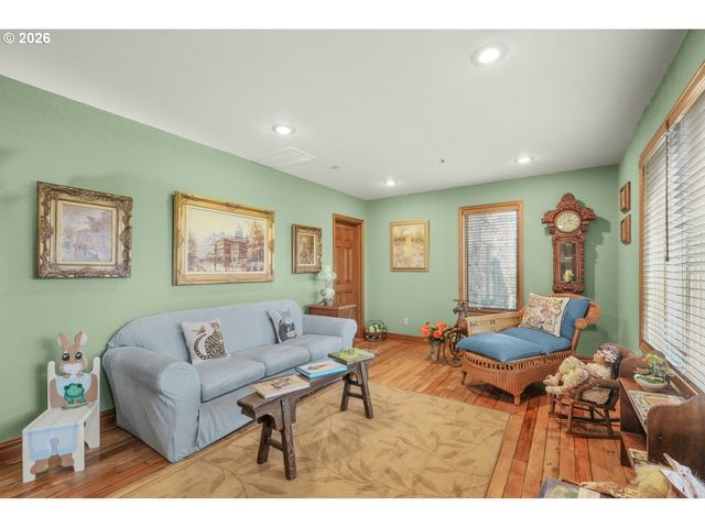 309 GRANITE St, Ashland, OR 97520