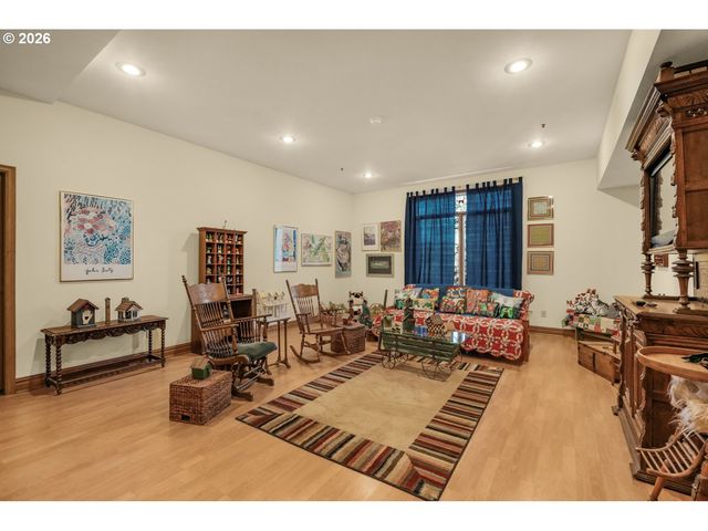 309 GRANITE St, Ashland, OR 97520