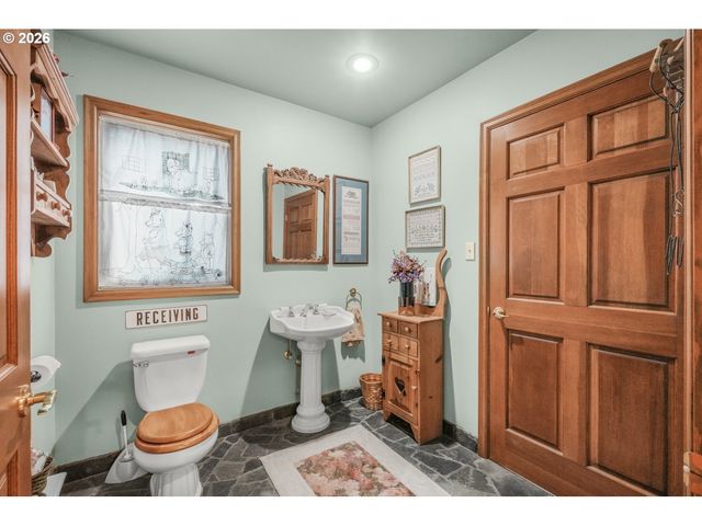 309 GRANITE St, Ashland, OR 97520