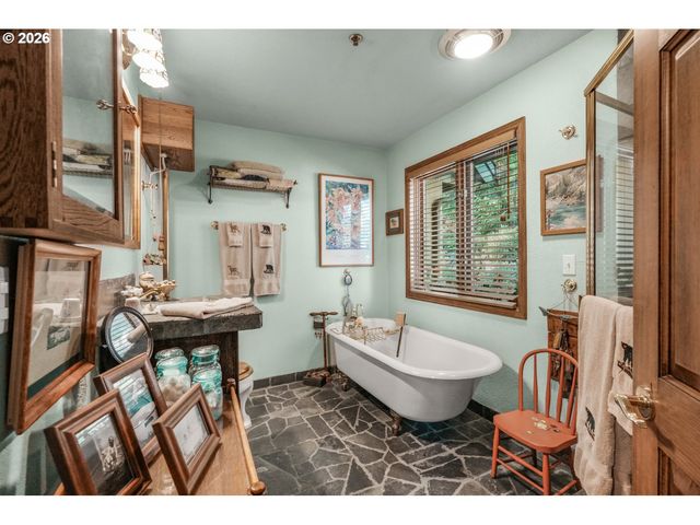 309 GRANITE St, Ashland, OR 97520