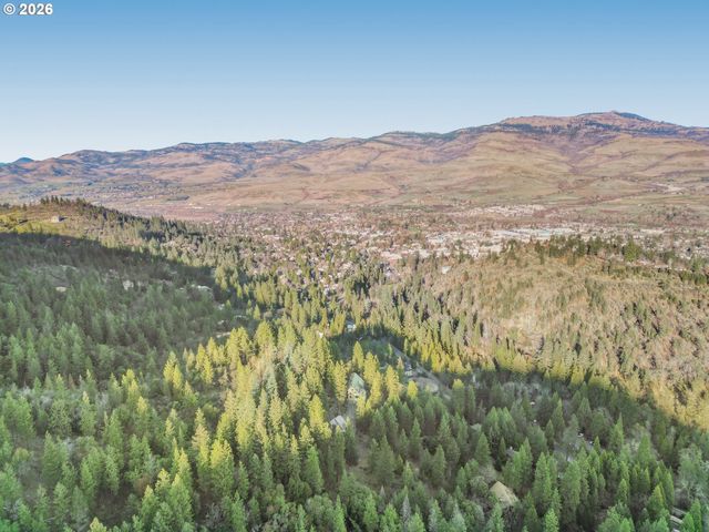 309 GRANITE St, Ashland, OR 97520