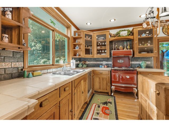 309 GRANITE St, Ashland, OR 97520