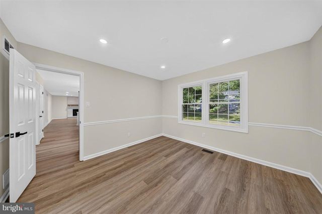 6 ROY CT, Newark, DE 19711