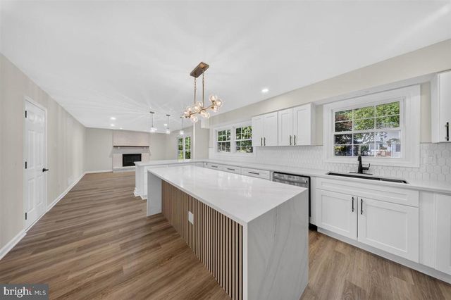 6 ROY CT, Newark, DE 19711