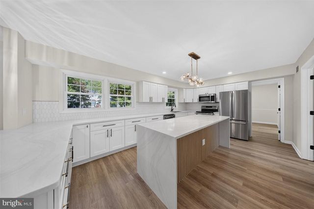 6 ROY CT, Newark, DE 19711