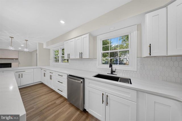 6 ROY CT, Newark, DE 19711