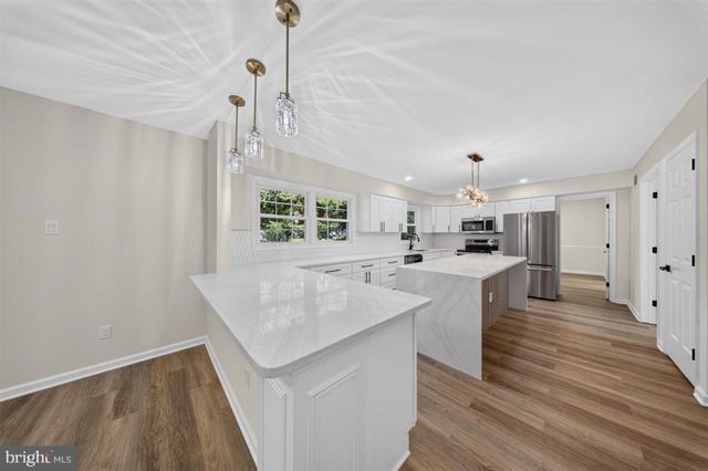 6 ROY CT, Newark, DE 19711