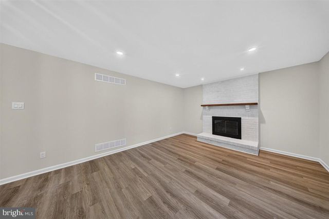 6 ROY CT, Newark, DE 19711