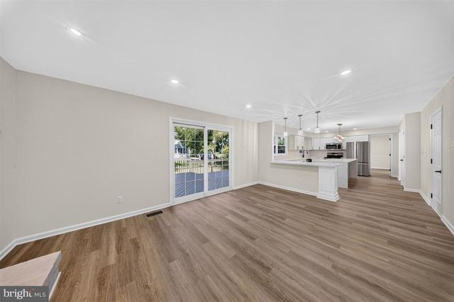 6 ROY CT, Newark, DE 19711