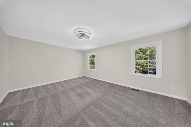 6 ROY CT, Newark, DE 19711