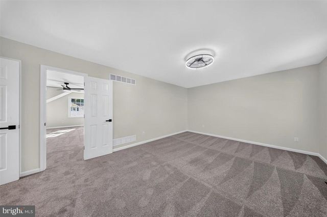 6 ROY CT, Newark, DE 19711