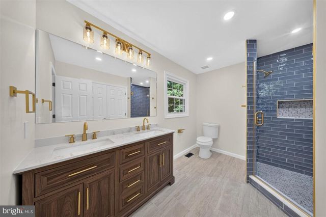 6 ROY CT, Newark, DE 19711