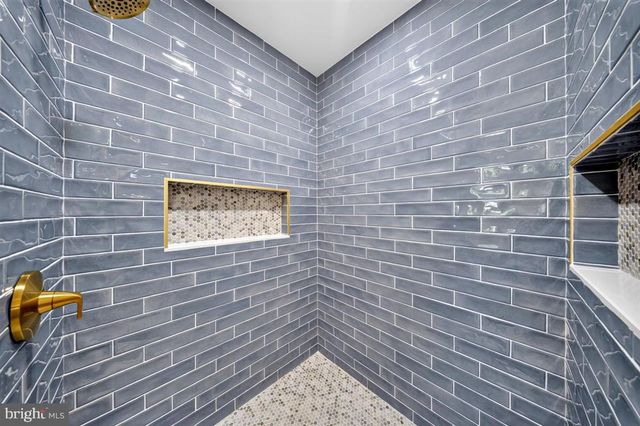 6 ROY CT, Newark, DE 19711