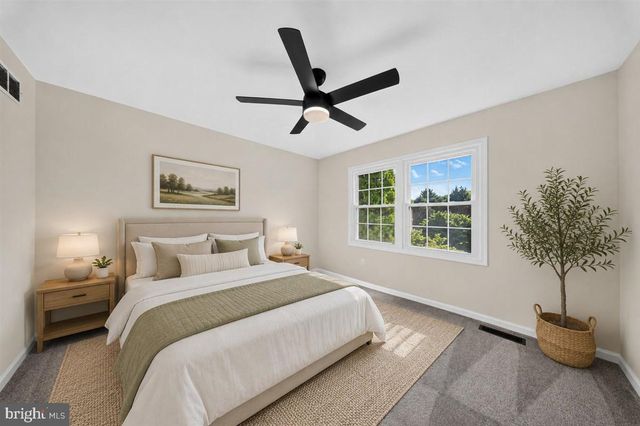 6 ROY CT, Newark, DE 19711