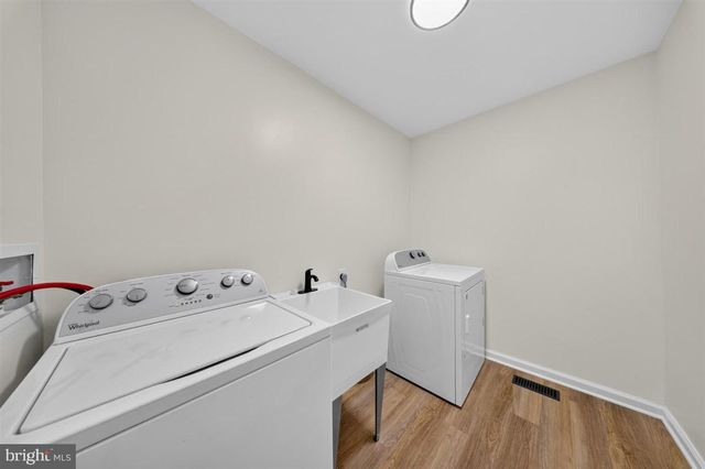 6 ROY CT, Newark, DE 19711