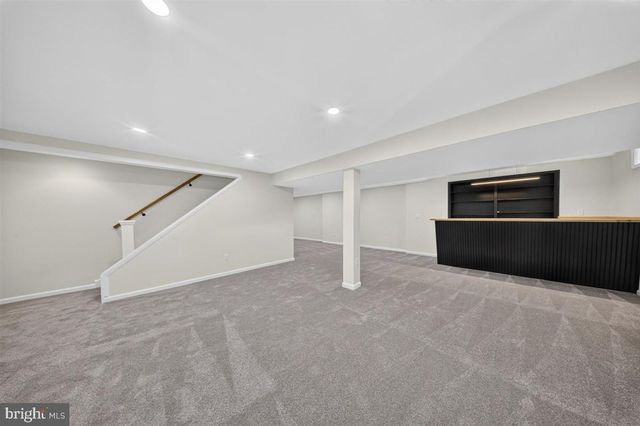 6 ROY CT, Newark, DE 19711