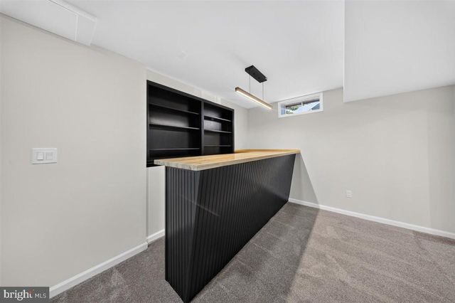6 ROY CT, Newark, DE 19711