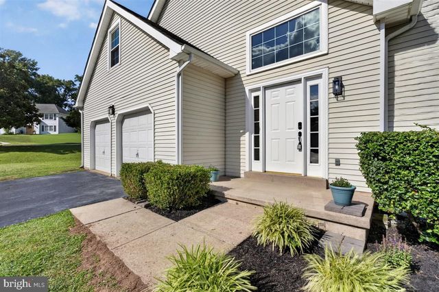 6 ROY CT, Newark, DE 19711