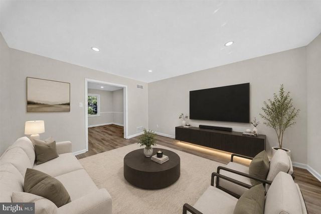6 ROY CT, Newark, DE 19711