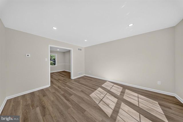 6 ROY CT, Newark, DE 19711