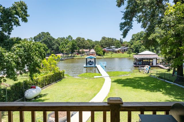 136 Thunderbird Drive, Mabank, TX 75156