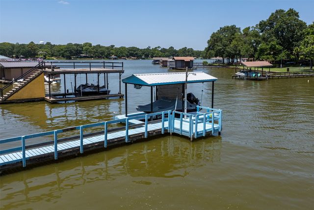 136 Thunderbird Drive, Mabank, TX 75156