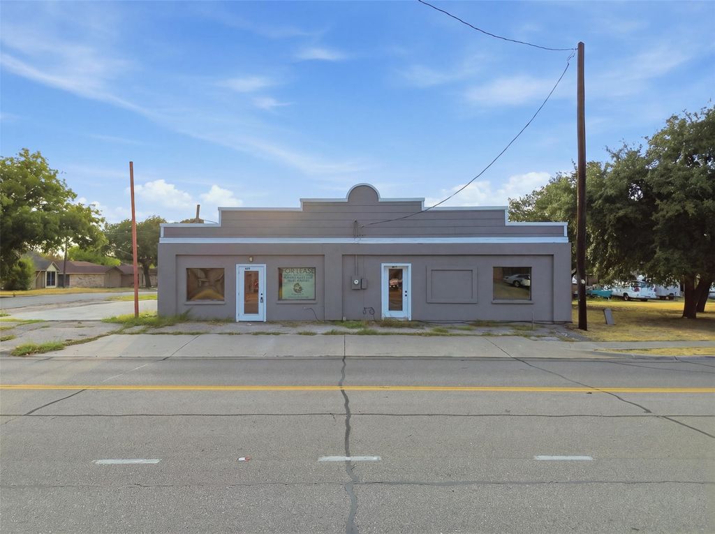 625-627 S Rogers Road, Irving, TX 75060 — exterior