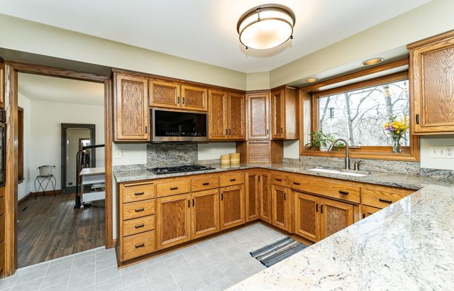 1021 Hickory Lane SW, Rochester, MN 55902