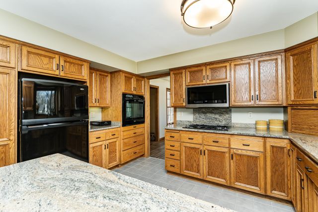 1021 Hickory Lane SW, Rochester, MN 55902