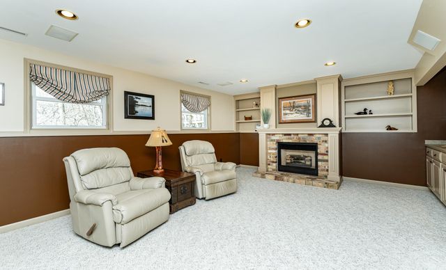 1021 Hickory Lane SW, Rochester, MN 55902