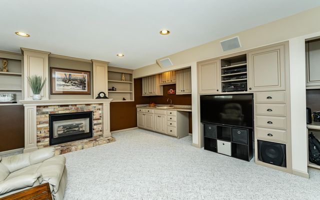 1021 Hickory Lane SW, Rochester, MN 55902