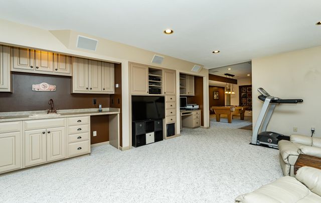 1021 Hickory Lane SW, Rochester, MN 55902