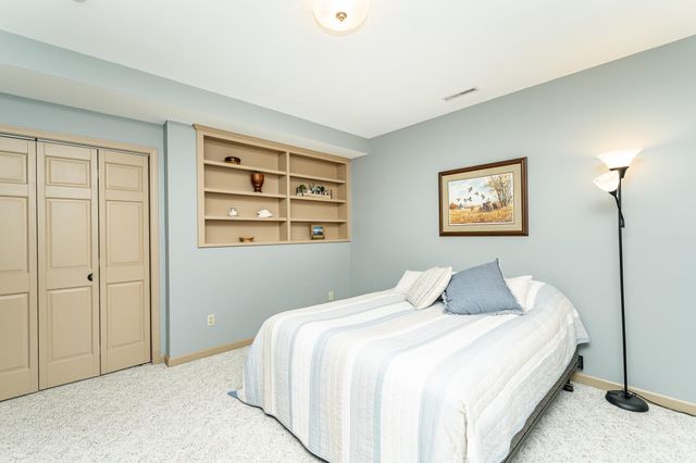 1021 Hickory Lane SW, Rochester, MN 55902