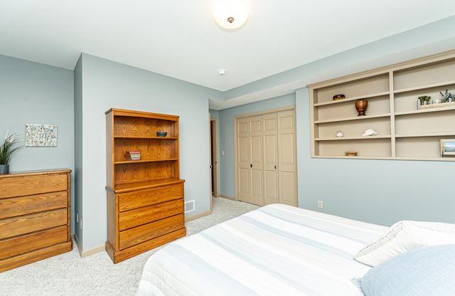 1021 Hickory Lane SW, Rochester, MN 55902