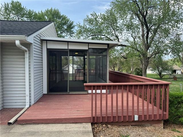 12000 W 60th Place, Shawnee, KS 66216