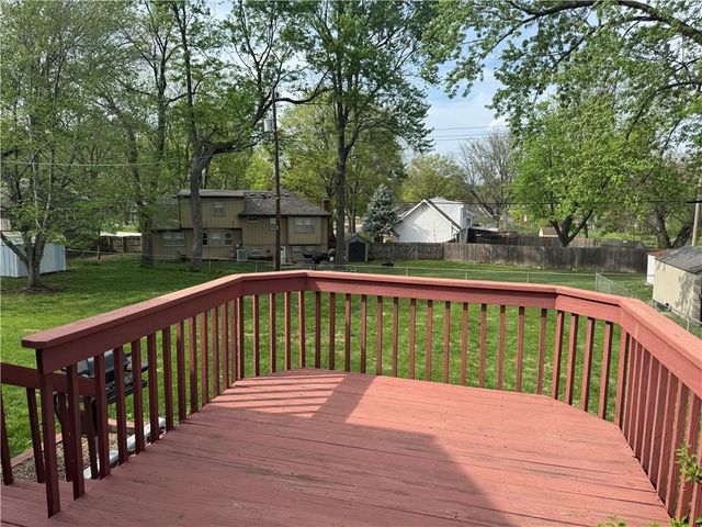 12000 W 60th Place, Shawnee, KS 66216