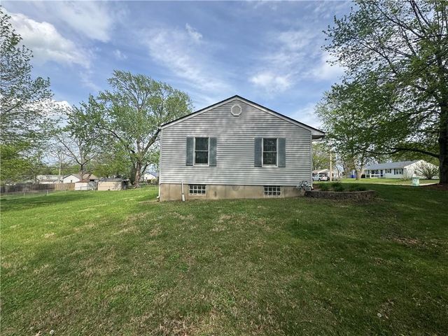 12000 W 60th Place, Shawnee, KS 66216