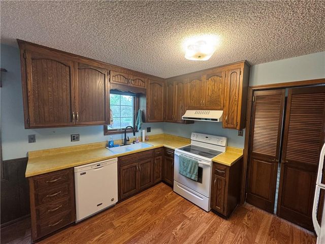 12000 W 60th Place, Shawnee, KS 66216
