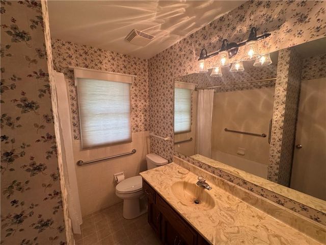 12000 W 60th Place, Shawnee, KS 66216