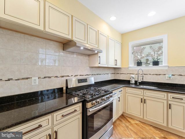2251 S HEMBERGER ST, Philadelphia, PA 19145