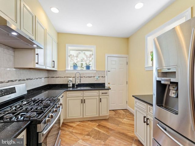 2251 S HEMBERGER ST, Philadelphia, PA 19145
