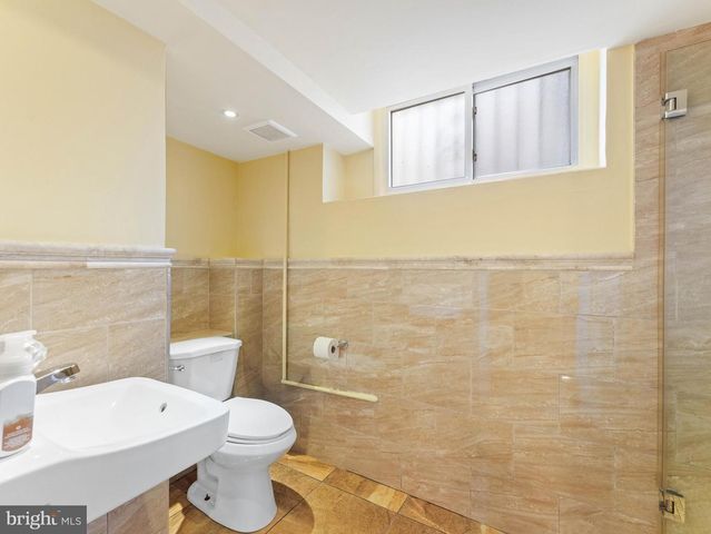 2251 S HEMBERGER ST, Philadelphia, PA 19145