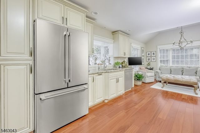 91 Spruce St, Midland Park Boro, NJ 07432