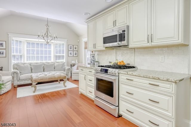 91 Spruce St, Midland Park Boro, NJ 07432
