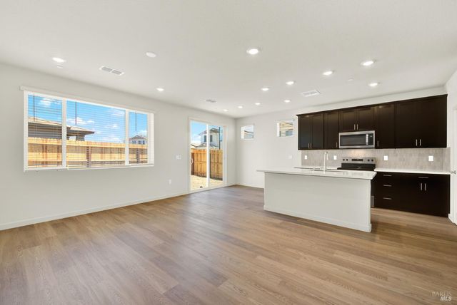 131 Bradford Dr, Vacaville, CA 95687